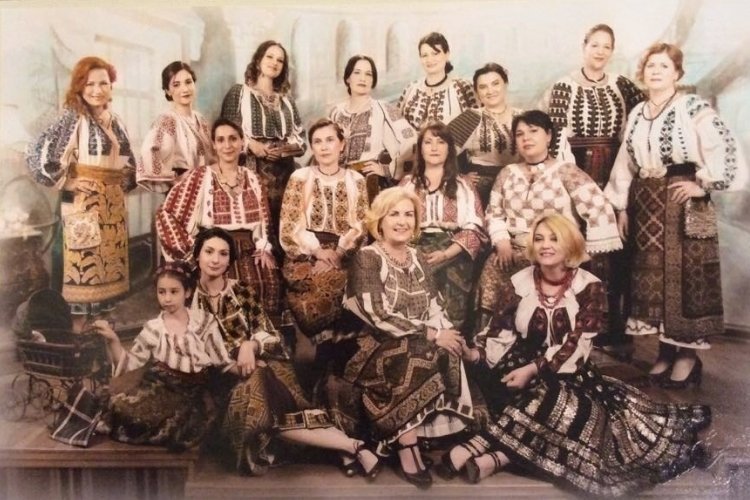 Domnițe cu Altițe ⁠— poveste românească din zilele noastre