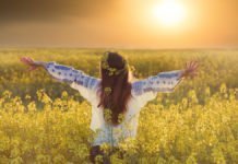 La Mulți Ani, “Domnițe cu altițe”! La multi ani, Domnițe cu altițe!