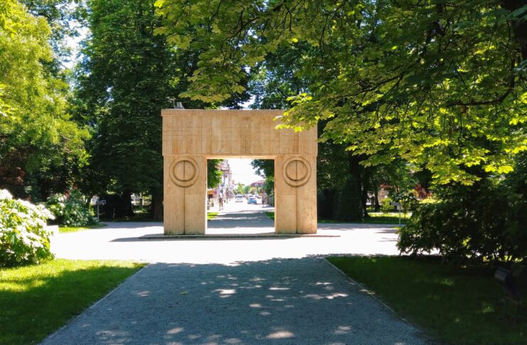 Brâncuși - Poarta sărutului
